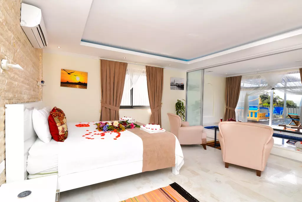 Honeymoon Villa - Heated Bedroom Pool & Sheltered Privacy in Islamlar image 1 of 78