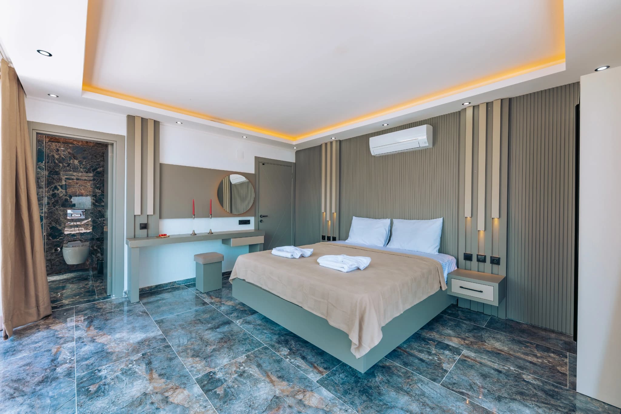 Schlafzimmer 1