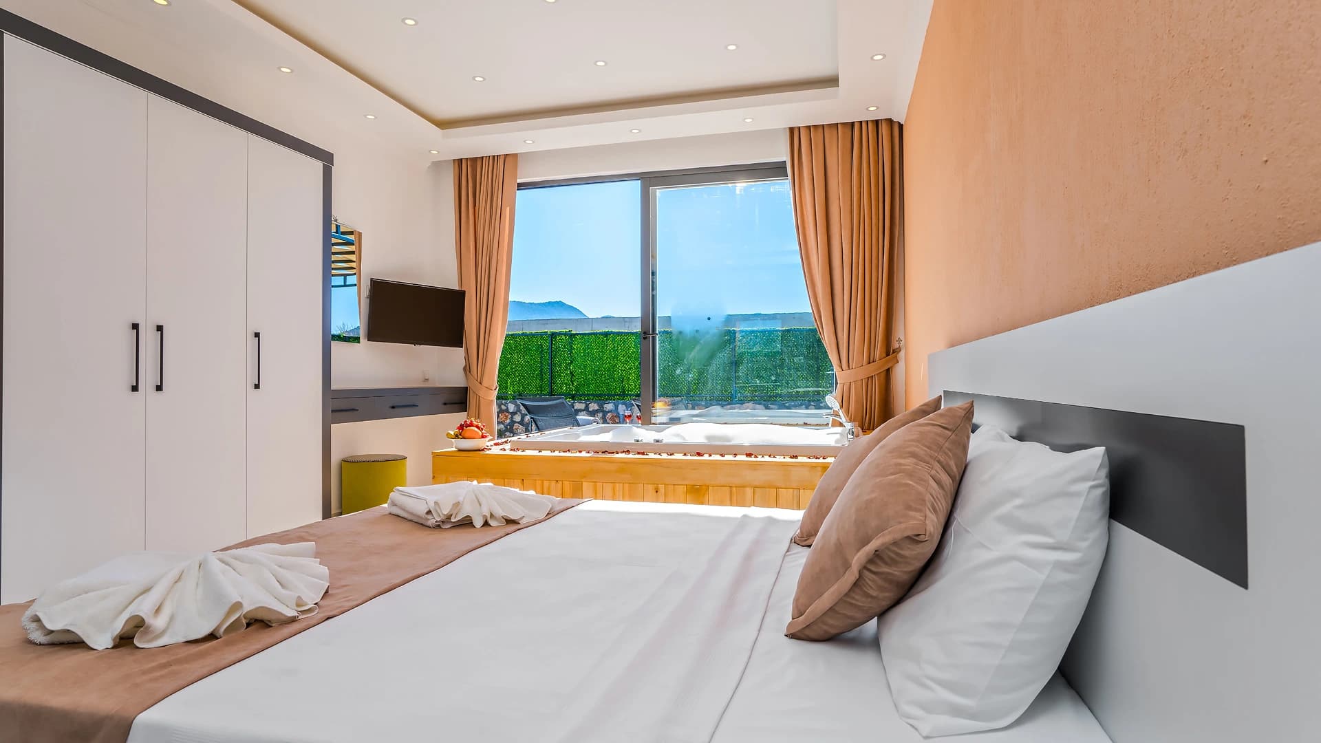 Schlafzimmer 1