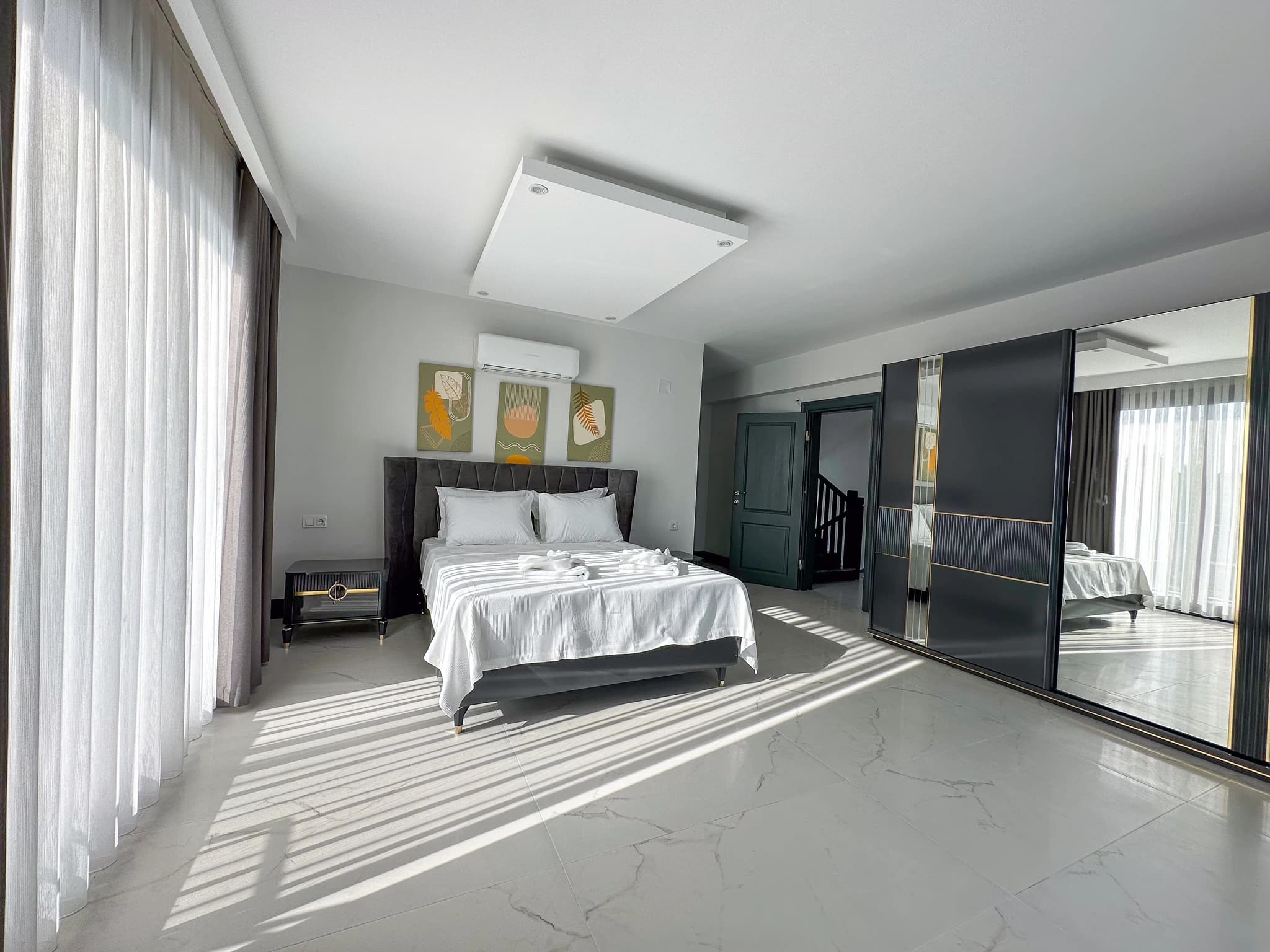 Schlafzimmer 1