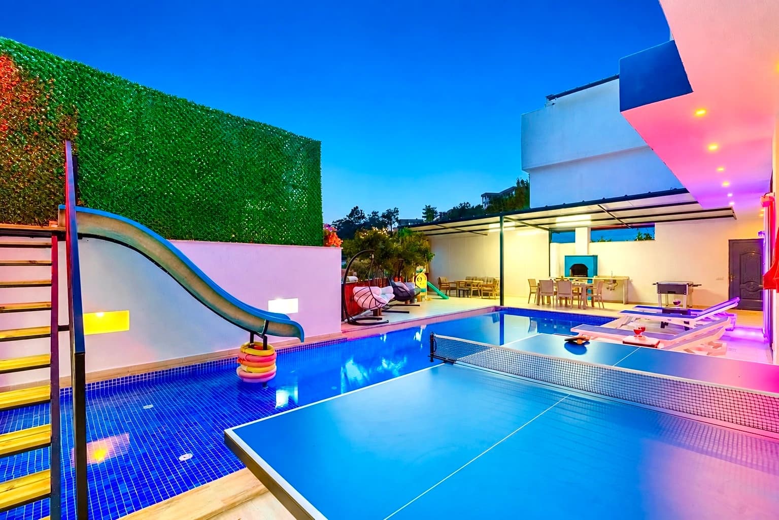 Honeymoon Villa with Jacuzzi - Fully Sheltered Pool & Foosball in Islamlar
