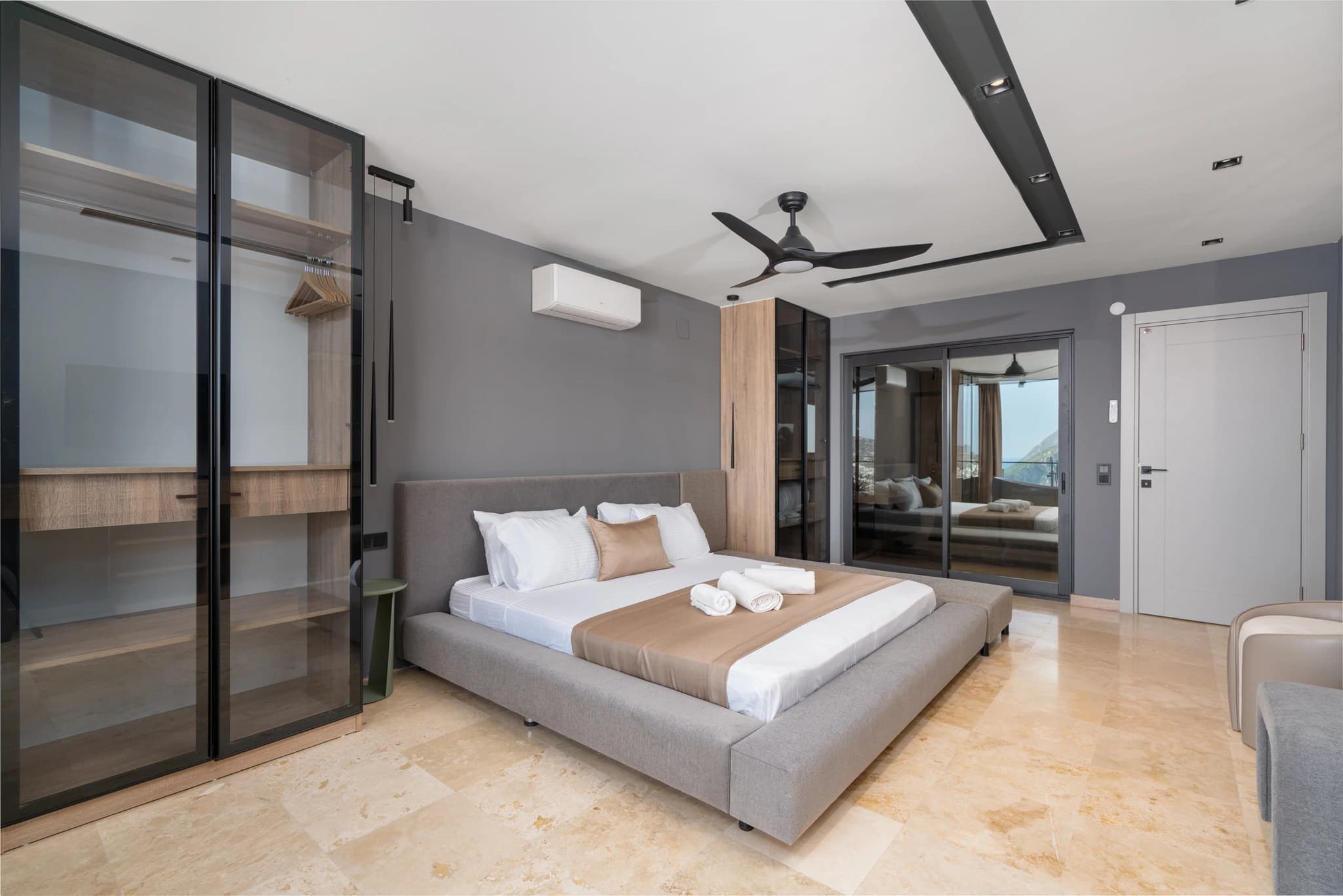 Schlafzimmer 1