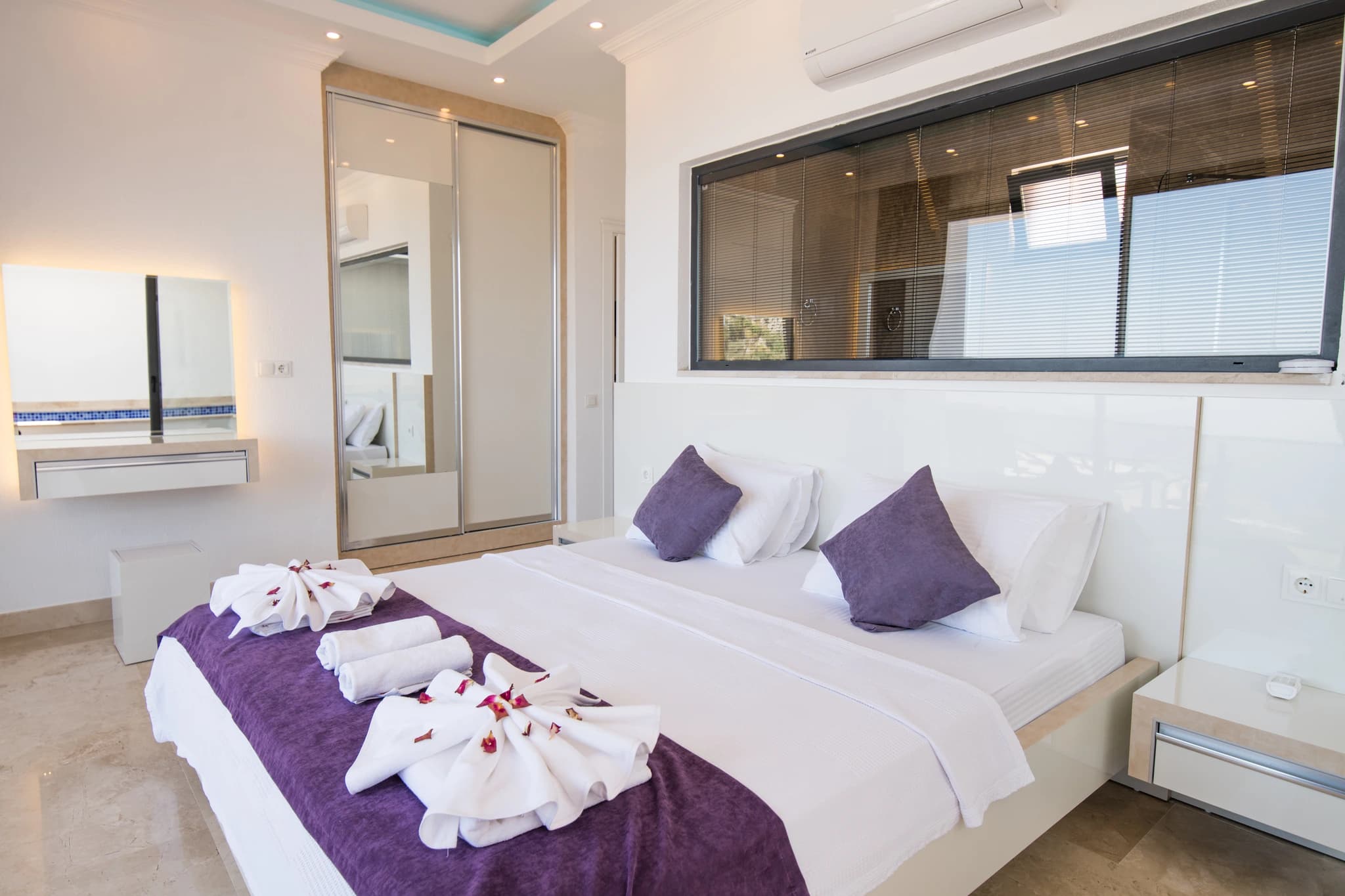 Schlafzimmer 1